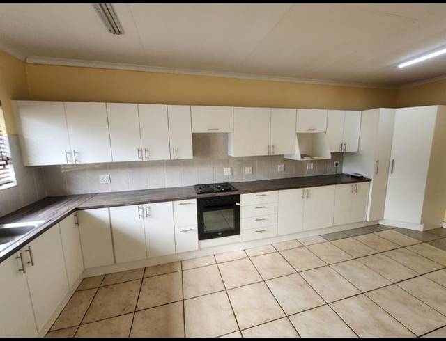 4 BEDROOM HOUSE FOR SALE IN BRACKENHURST